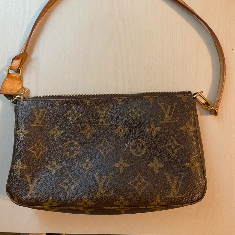 Louis Vuitton Pochette